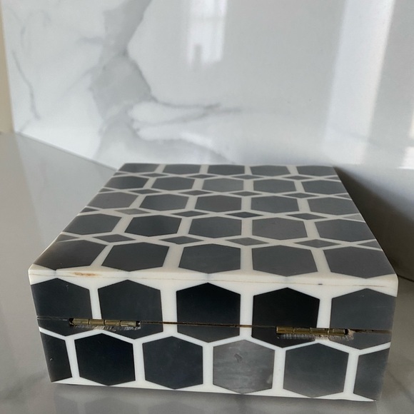 Mela Artisan Granercy Box In Gray Ivory Honeycomb Pattern 5”x5” - Picture 3 of 7